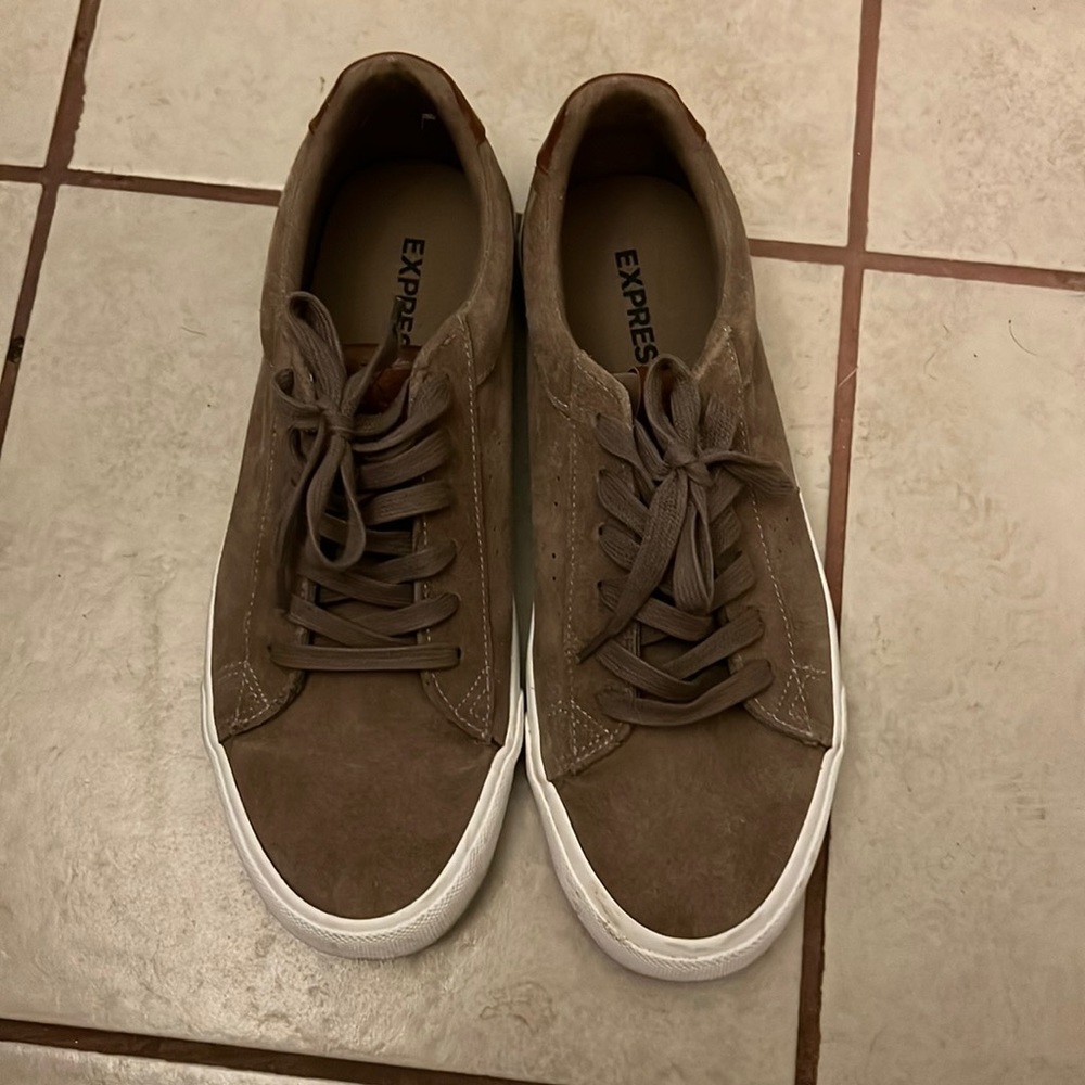 User EXPRESS Shoe size 9 Leather upper with fabric lining